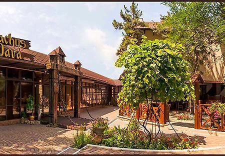 Hotel Bachus Chişinau Exteriör bild
