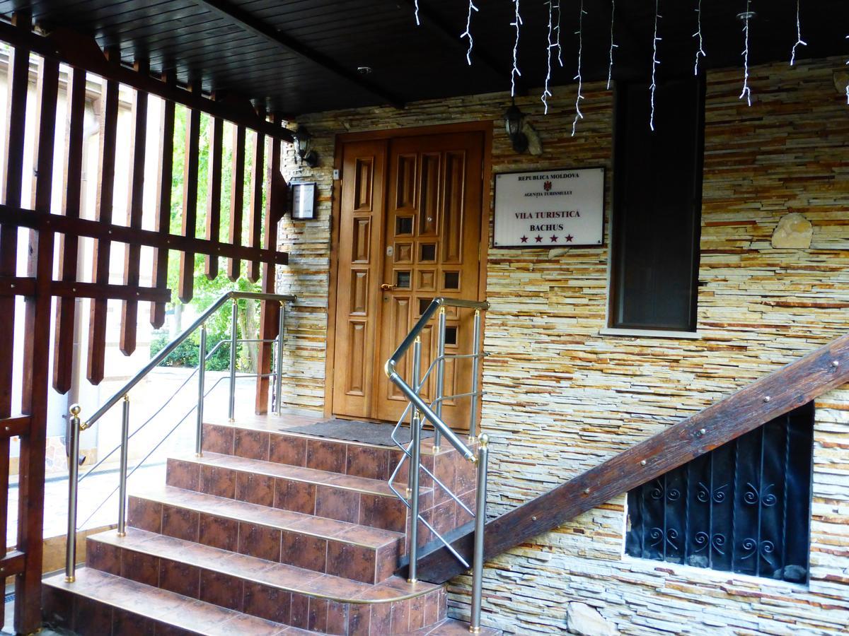 Hotel Bachus Chişinau Exteriör bild