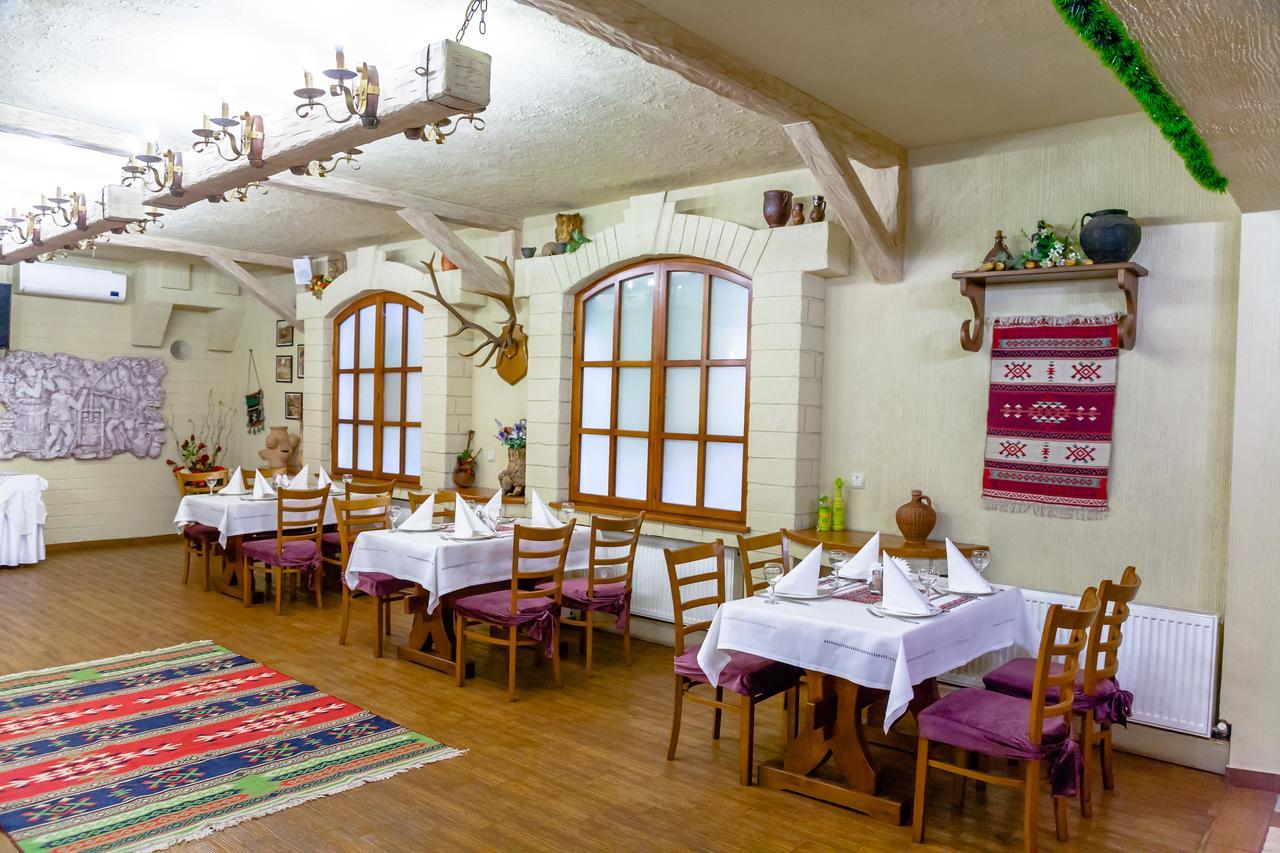 Hotel Bachus Chişinau Exteriör bild